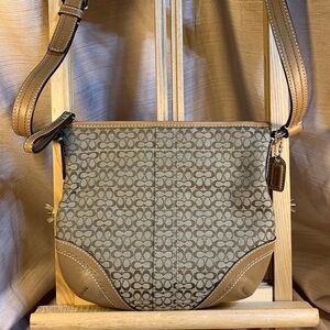 NWOT Coach shoulder/crossbody iconic logo bag